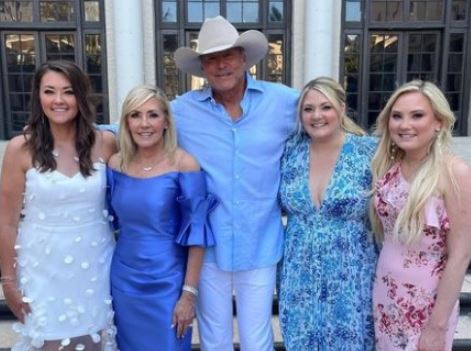 Alexandra Jane Jackson with her parents Alan Jackson and Denise Jackson and sisters, Mattie and Dani Grace